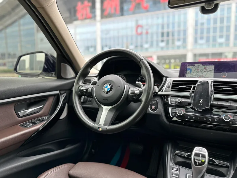 BMW 3 Series 2019 320Li M Спортивный костюм интерьер фото 18