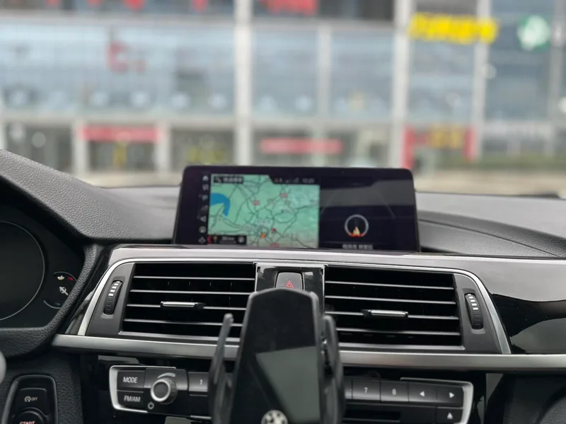 BMW 3 Series 2019 320Li M Спортивный костюм интерьер фото 20