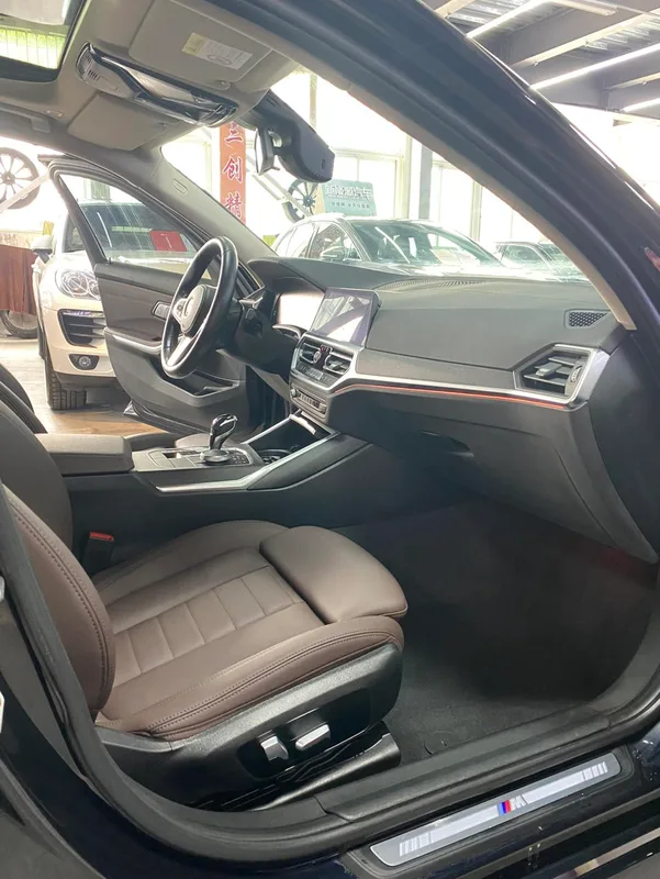 BMW 3 Series 2020 Restyling 325i M Sports suit interior photo 11
