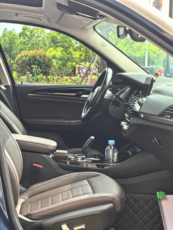 BMW X3 2019 xDrive25i M Sports suit interior photo 13