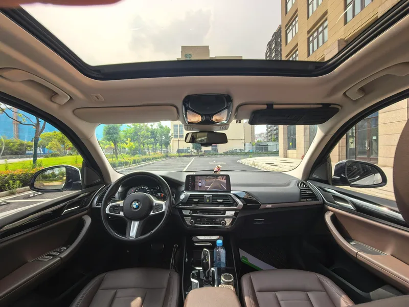 BMW X3 2019 xDrive25i M Sports suit interior photo 15
