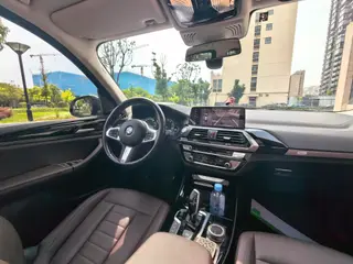BMW X3 2019 xDrive25i M Sports suit interior photo 16