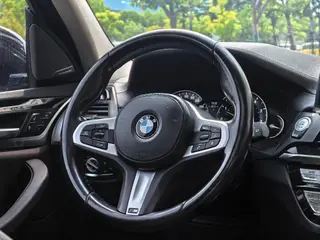 BMW X3 2019 xDrive25i M Sports suit interior photo 18