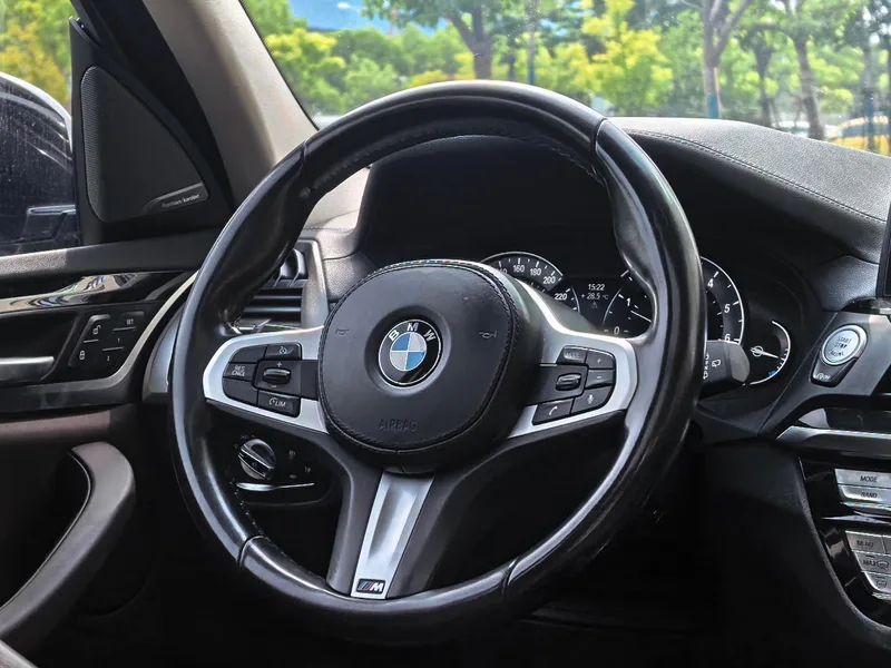 BMW X3 2019 xDrive25i M Sports suit interior photo 18
