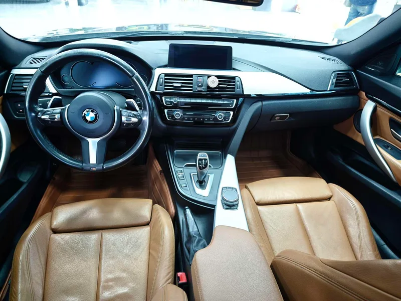BMW 3 Series GT 2019 320i M Спортивный интерьер фото 11