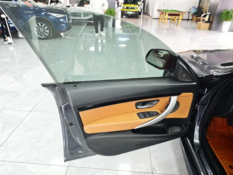BMW 3 Series GT 2019 320i M Спортивный интерьер фото 13