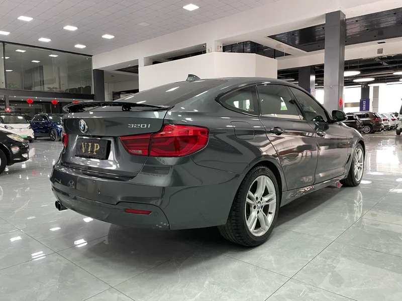 BMW 3 Series GT 2019 320i M Спортивный интерьер фото 17