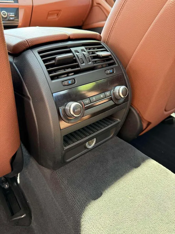 BMW 5 Series 2014 528Li xDrive Leader intérieur photo 12