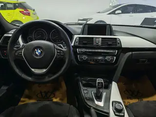 BMW 3 Series 2017 320i M Sporty exterior photo 4