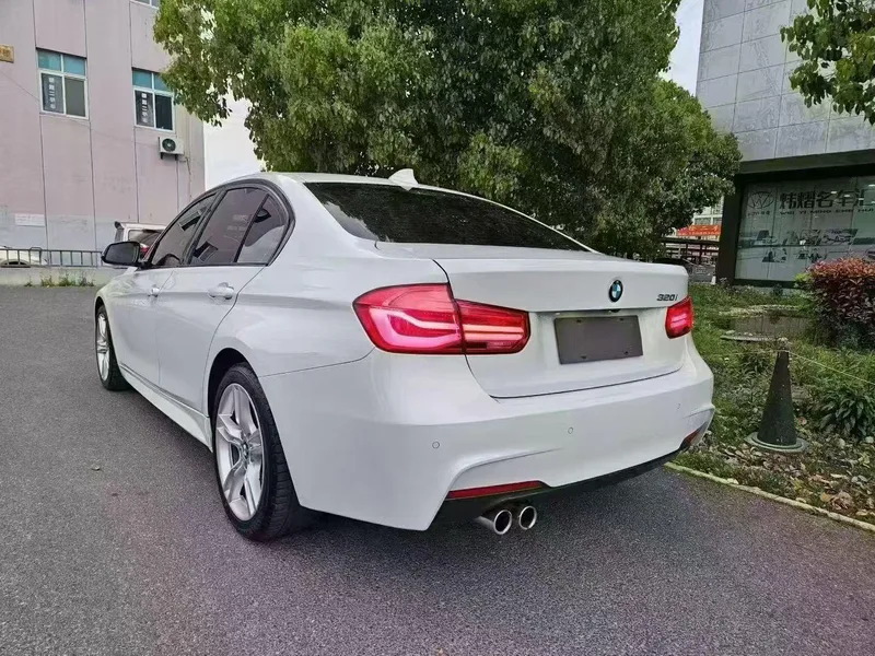 BMW 3 Series 2017 320i M Sporty interior photo 9