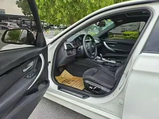 BMW 3 Series 2017 320i M Sporty interior photo 13