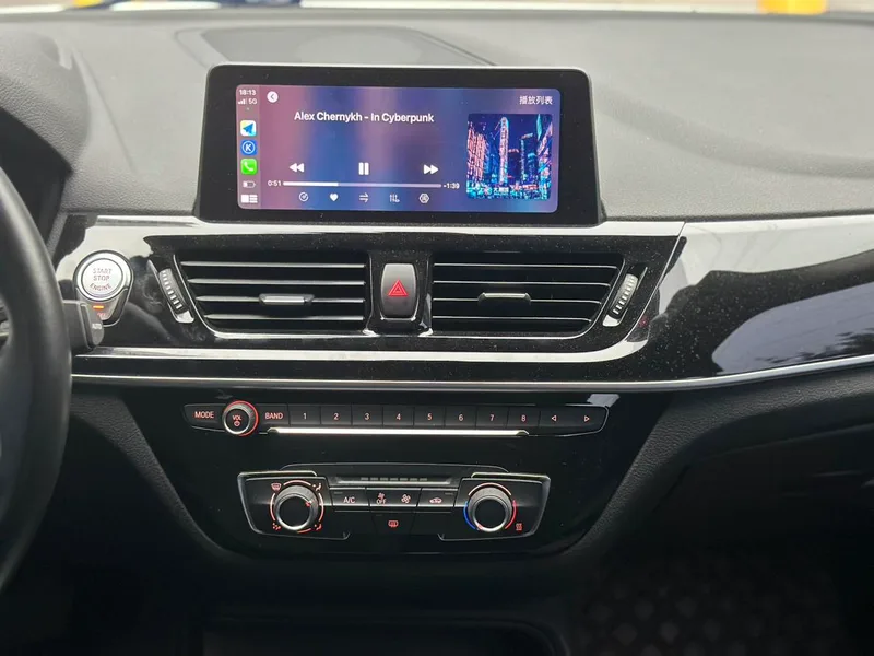 BMW 1 Series 2021 120i M Versión deportiva interior foto 11