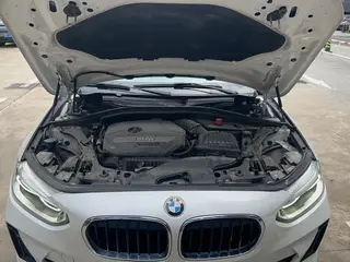 BMW 1 Series 2021 120i M Versión deportiva interior foto 14