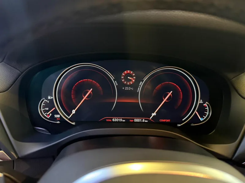 BMW X4 2019 xDrive30i M Off-road suit interior photo 10