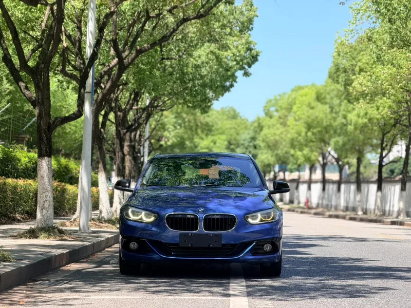 BMW 1 Series 2018 118i Deporte exterior foto 2
