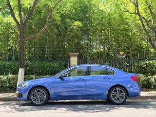 BMW 1 Series 2018 118i Deporte exterior foto 3