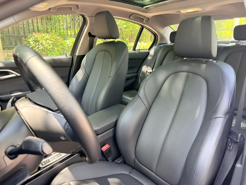 BMW 1 Series 2018 118i Deporte exterior foto 6