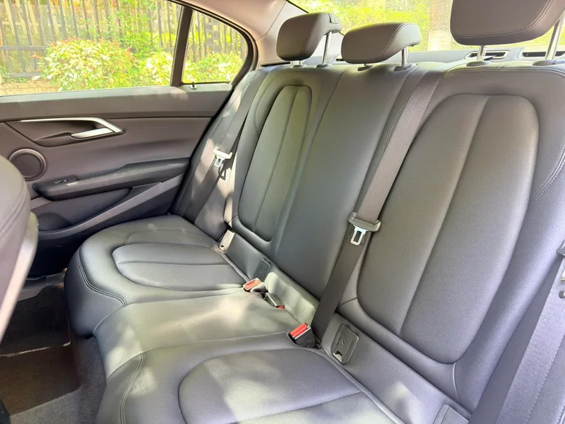 BMW 1 Series 2018 118i Deporte exterior foto 8