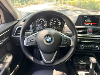 BMW 1 Series 2018 118i Deporte interior foto 10