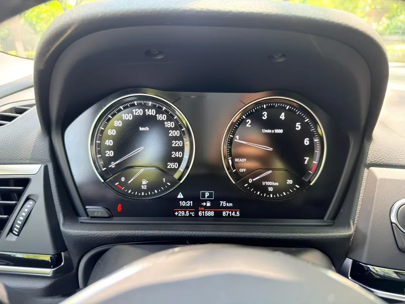 BMW 1 Series 2018 118i Deporte interior foto 14