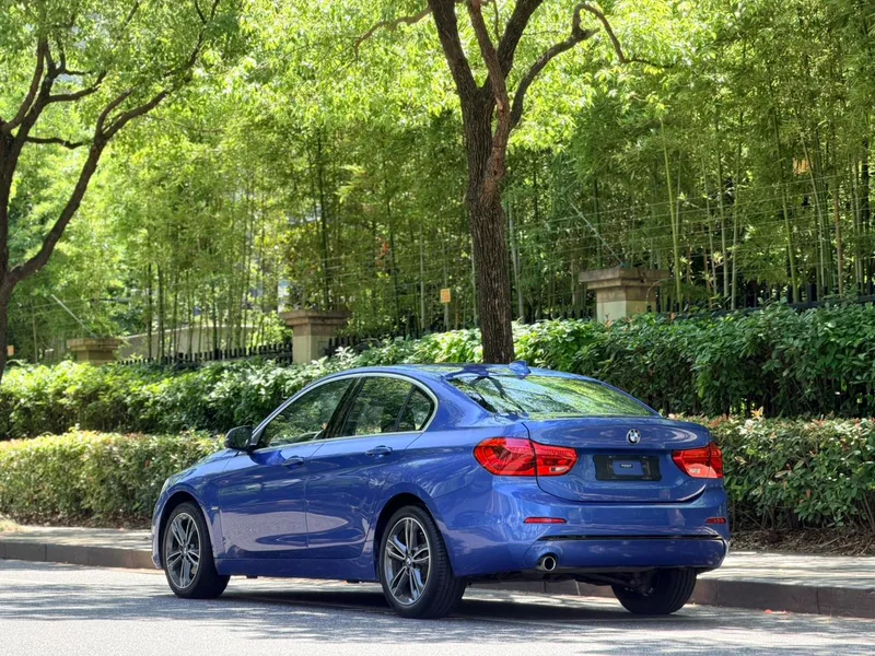BMW 1 Series 2018 118i Deporte interior foto 16