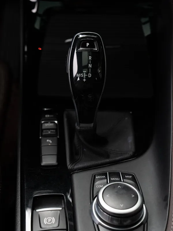 BMW X2 2021 sDrive25i Leading Type M Sports suit interior photo 9