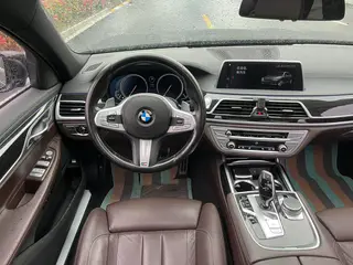 BMW 7 Series 2017 730Li Leading Type exterior photo 6