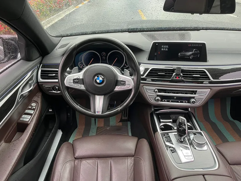 BMW 7 Series 2017 730Li Leading Type exterior photo 6