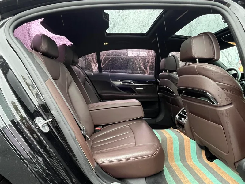 BMW 7 Series 2017 730Li Leading Type exterior photo 8