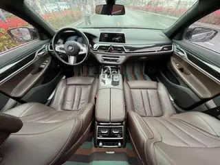 BMW 7 Series 2017 730Li Leading Type exterior photo 9