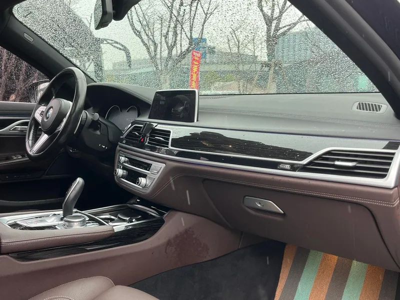 BMW 7 Series 2017 730Li Leading Type interior photo 11