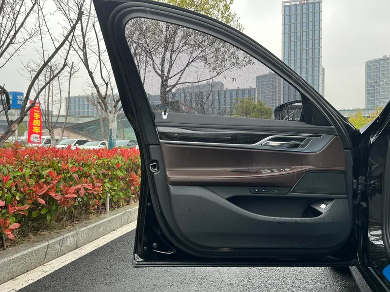 BMW 7 Series 2017 730Li Leading Type interior photo 15