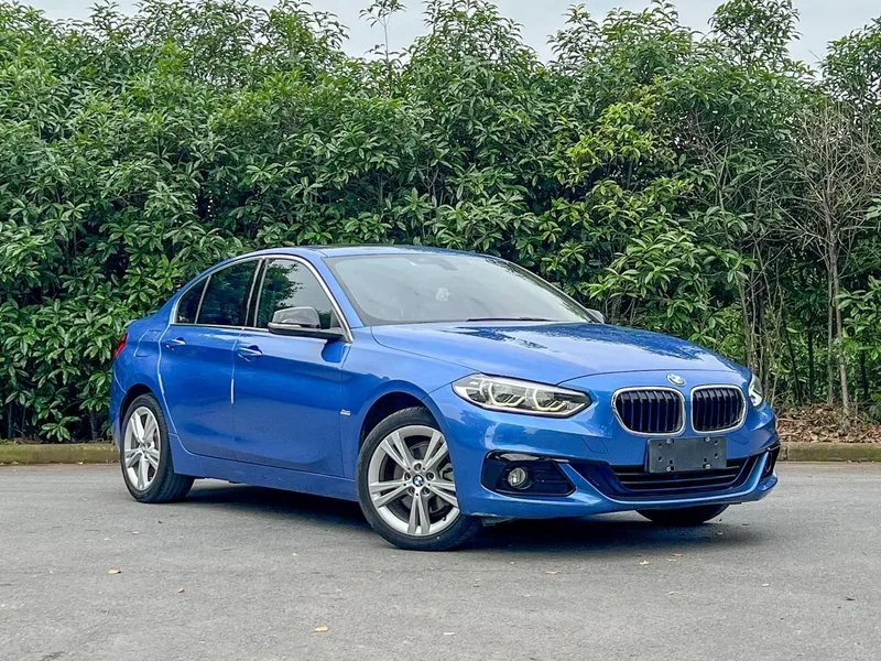 BMW 1 Series 2018 118i Design Suit Type exterior photo 3