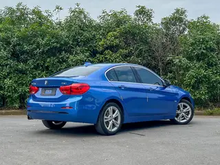 BMW 1 Series 2018 118i Design Suit Type exterior photo 4