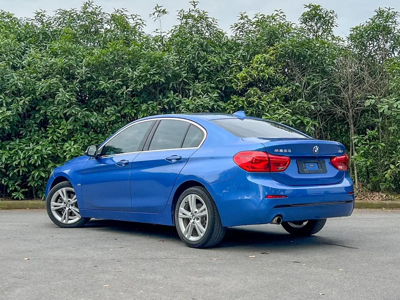 BMW 1 Series 2018 118i Design Suit Type exterior photo 5