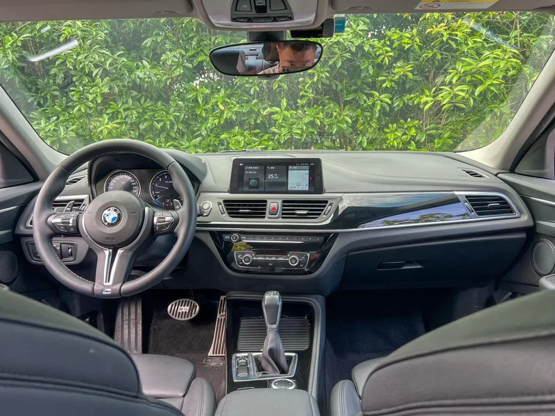 BMW 1 Series 2018 118i Design Suit Type interior photo 12