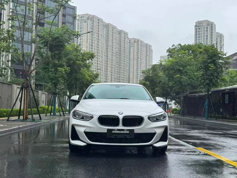 BMW 1 Series 2020 120i M Ensemble de sport extérieur photo 2