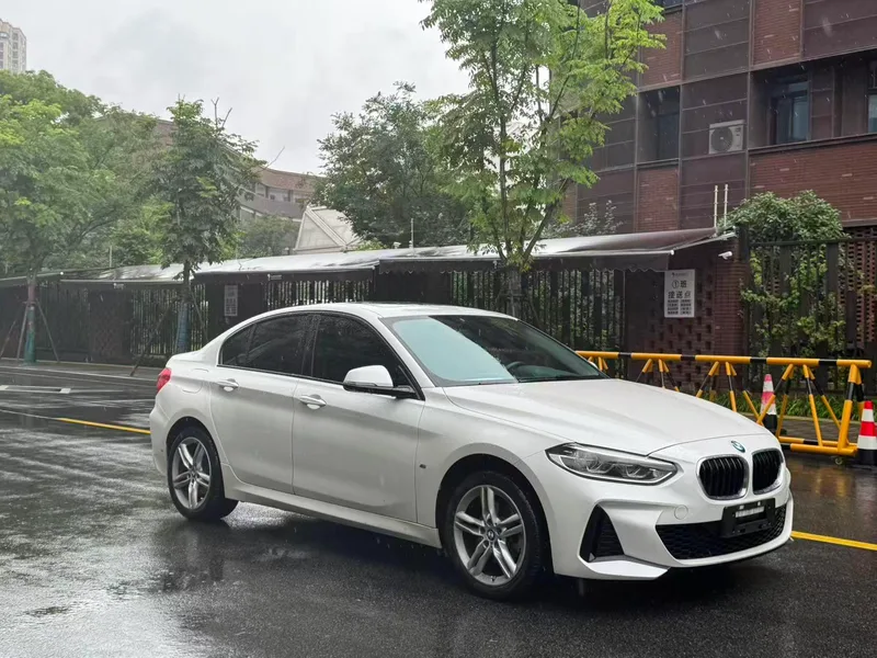BMW 1 Series 2020 120i M Ensemble de sport extérieur photo 3