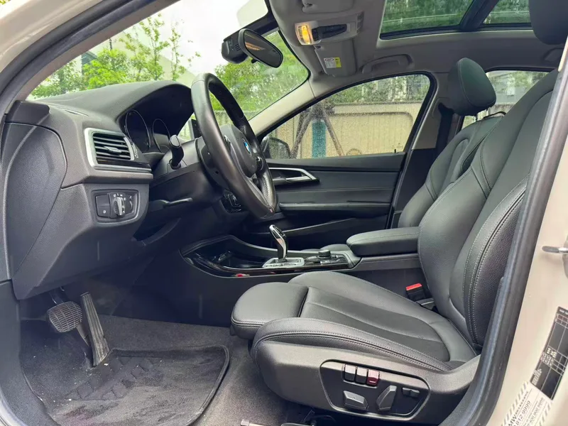 BMW 1 Series 2020 120i M Ensemble de sport extérieur photo 4