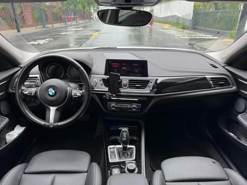 BMW 1 Series 2020 120i M Ensemble de sport extérieur photo 8