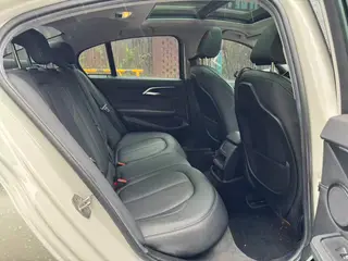 BMW 1 Series 2020 120i M Ensemble de sport intérieur photo 10