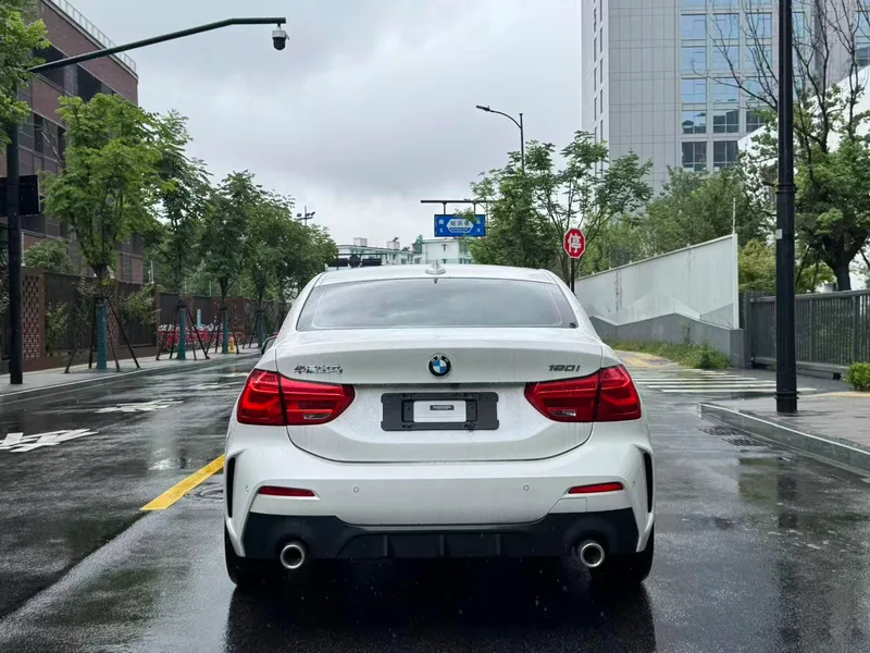 BMW 1 Series 2020 120i M Ensemble de sport intérieur photo 15