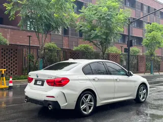 BMW 1 Series 2020 120i M Ensemble de sport intérieur photo 16