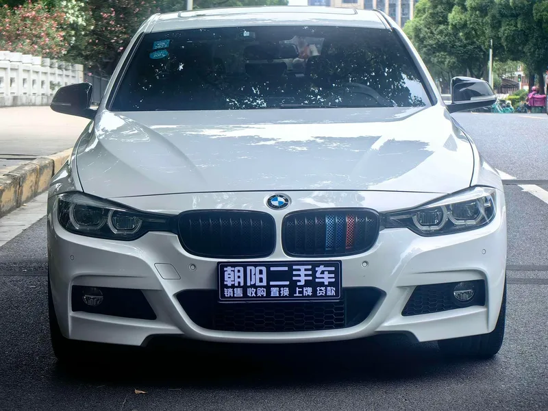 BMW 3 Series 2018 320i M Edición nocturna deportiva exterior foto 2