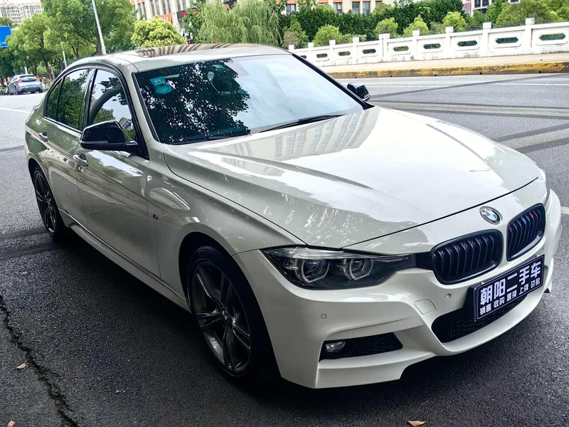 BMW 3 Series 2018 320i M Edición nocturna deportiva exterior foto 3