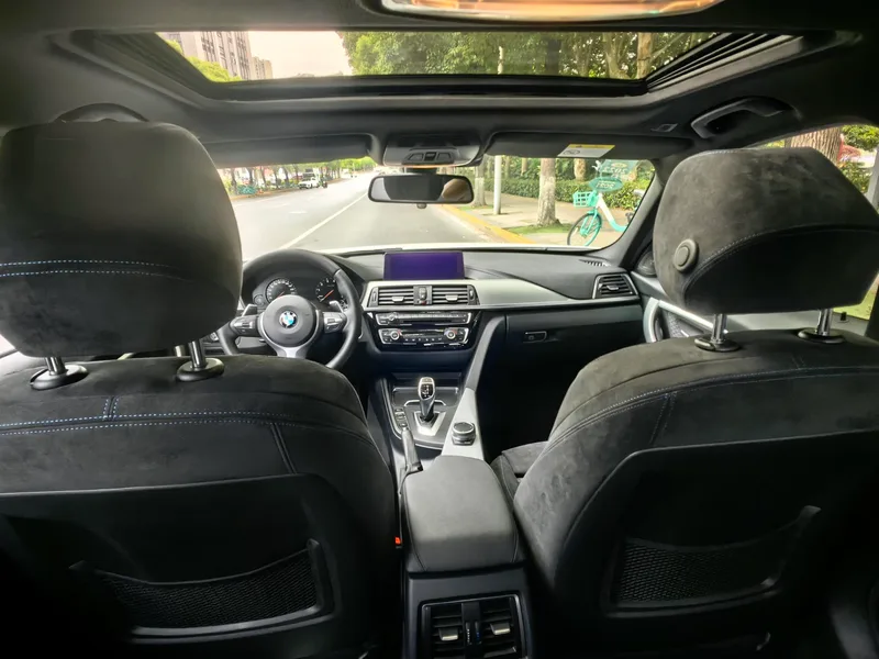BMW 3 Series 2018 320i M Edición nocturna deportiva interior foto 11
