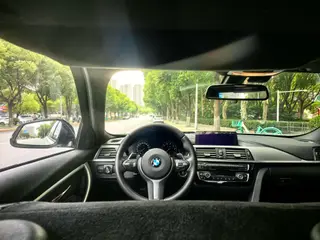 BMW 3 Series 2018 320i M Edición nocturna deportiva interior foto 12