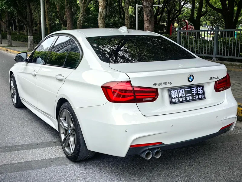 BMW 3 Series 2018 320i M Edición nocturna deportiva interior foto 16