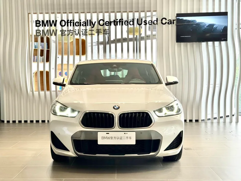 BMW X2 2020 sDrive25i Tipo de lujo M Traje todoterreno exterior foto 2