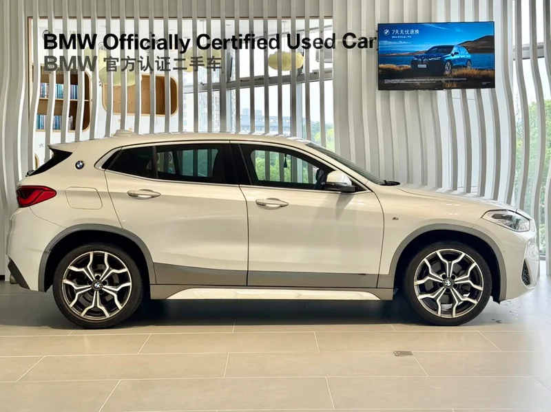 BMW X2 2020 sDrive25i Tipo de lujo M Traje todoterreno exterior foto 5